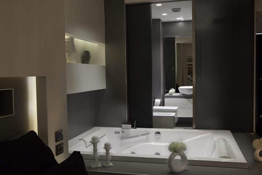 Crystal Skyline Neapolis Apartment ภายนอก รูปภาพ
