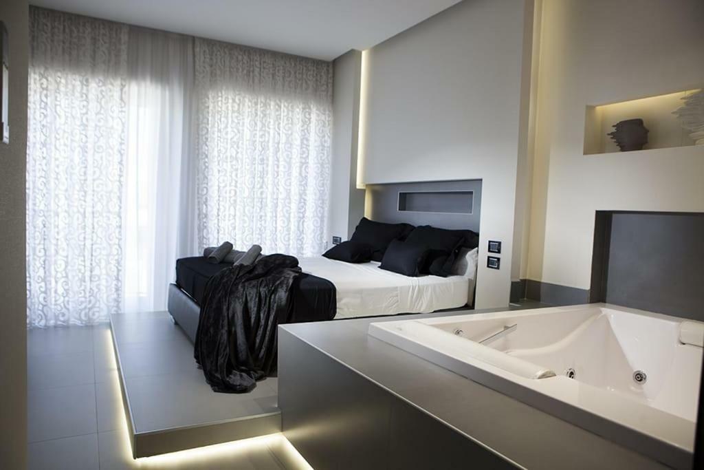 Crystal Skyline Neapolis Apartment ภายนอก รูปภาพ