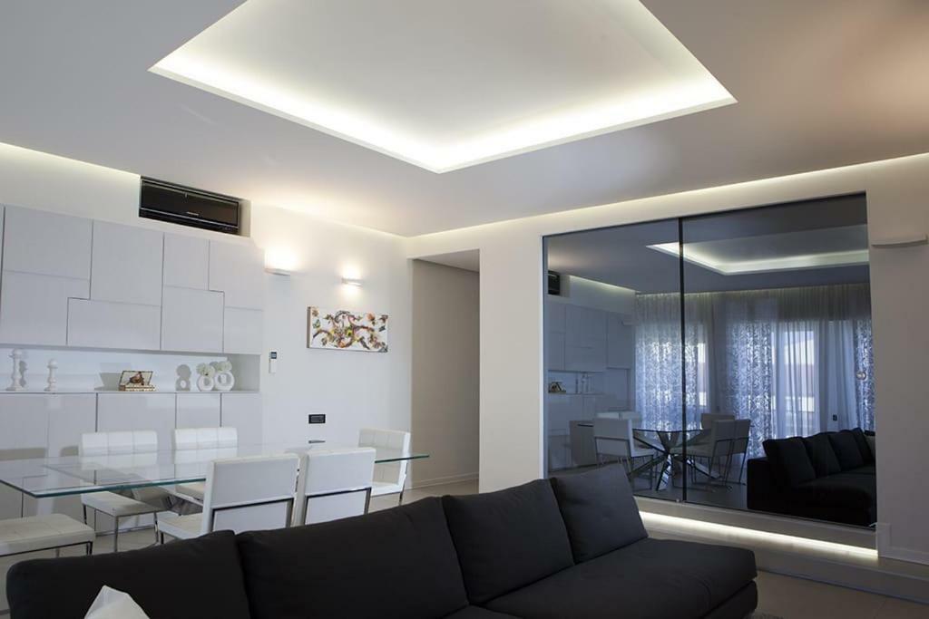 Crystal Skyline Neapolis Apartment ภายนอก รูปภาพ